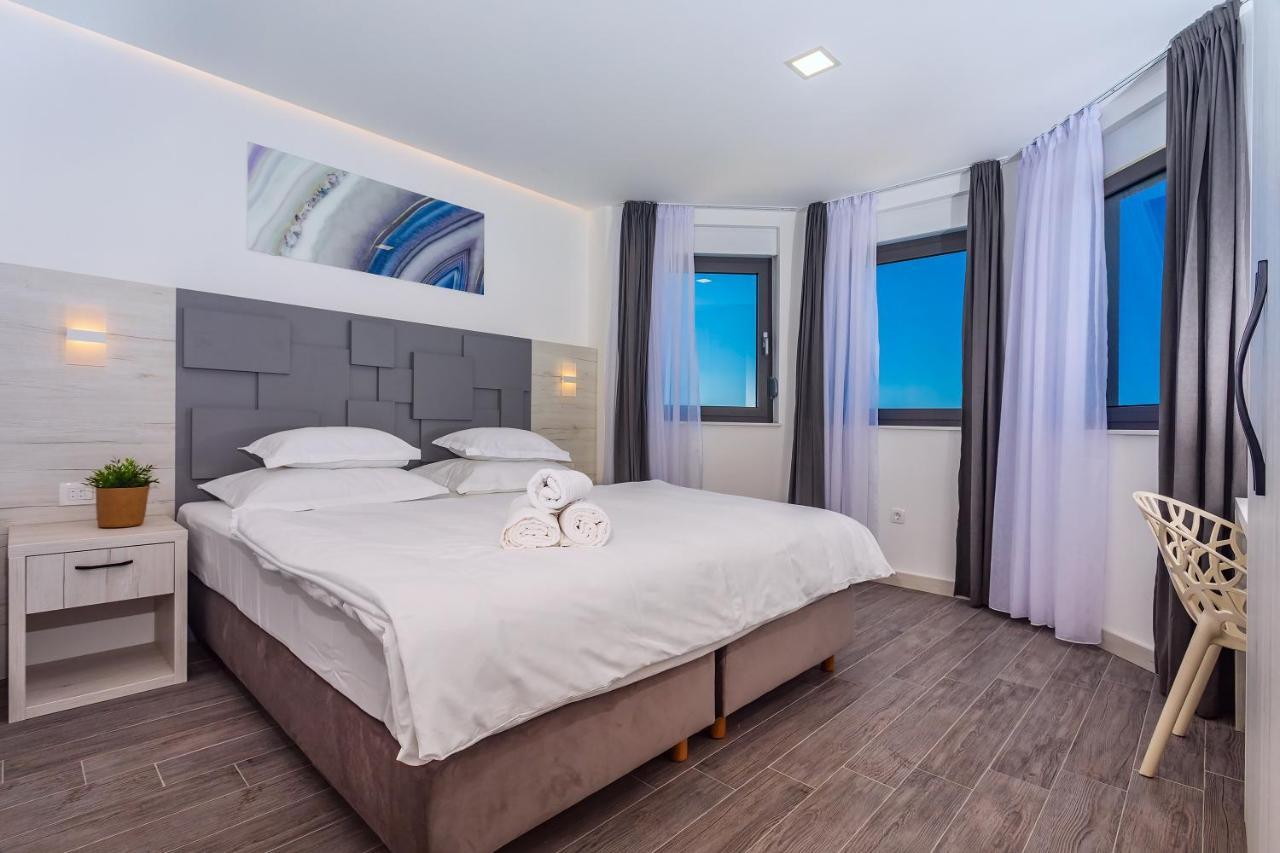 Villa Belvedere With Heated Pool, Billiards, Media Room, Sea Views,10 Pax Omiš Exterior foto