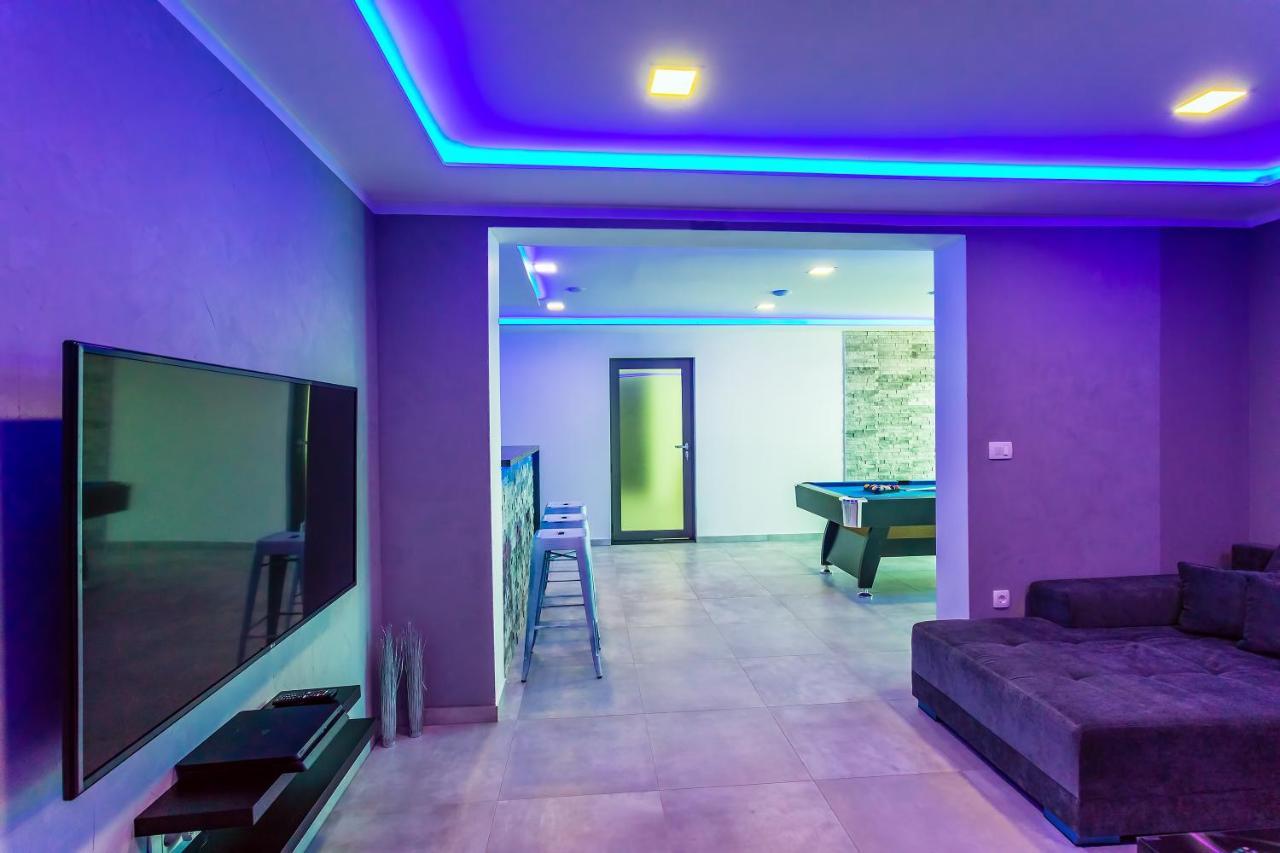 Villa Belvedere With Heated Pool, Billiards, Media Room, Sea Views,10 Pax Omiš Exterior foto