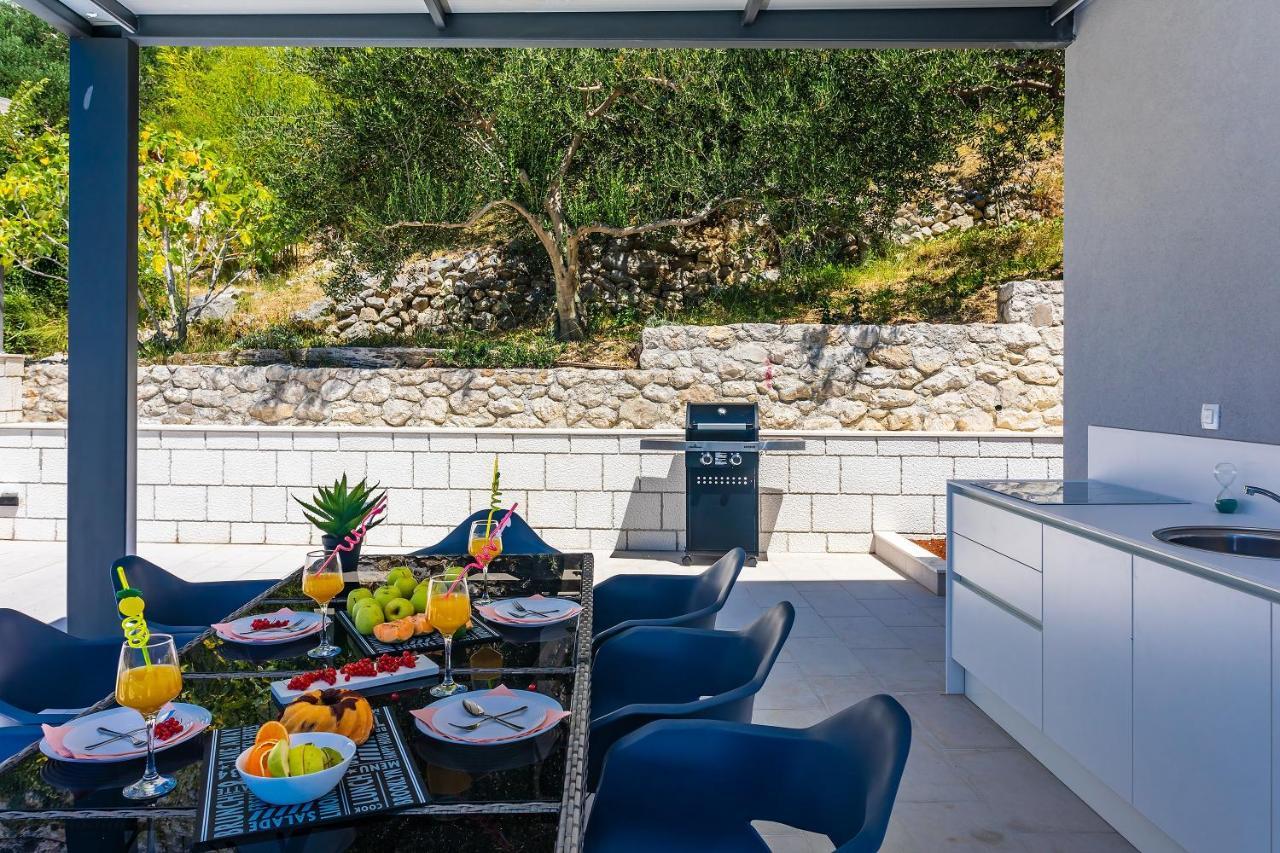 Villa Belvedere With Heated Pool, Billiards, Media Room, Sea Views,10 Pax Omiš Exterior foto